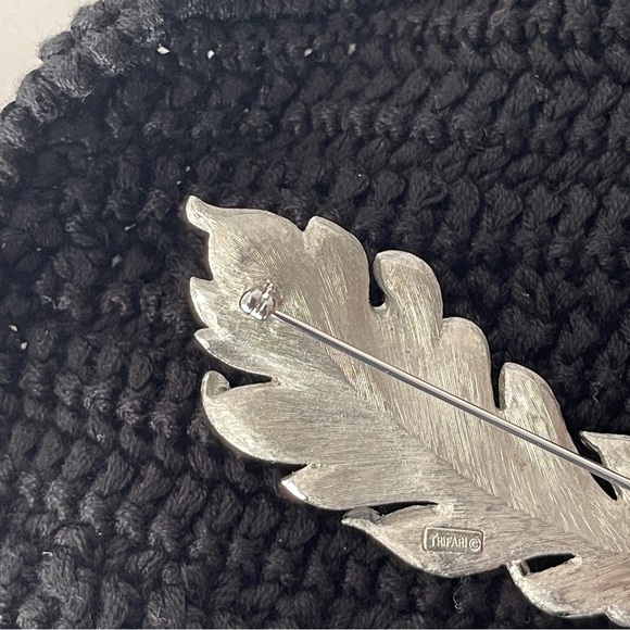 Vintage Crown Trifari Leaf Silver Signed Brooch Pin - Picture 3 of 7